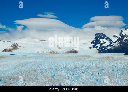 Schneebedeckte Berge, Moreno-Gletscher, Nationalpark Argentinischer Gletscher, Lago Argentino, El Calafate, Patagonien, Argentinien Stockfoto