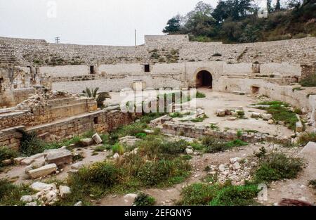 Römisches Amphitheater in Terragona, historische Hafenstadt in Katalonien, Spanien. Archivscan von einem Dia. September 1984. Stockfoto