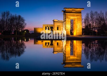 Tempel von Debod in der Abenddämmerung, Madrid, Spanien Stockfoto