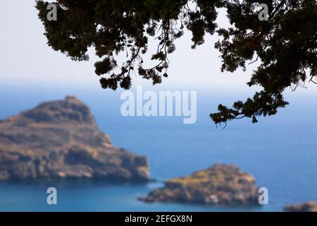 Hochwinkelansicht von Felsformationen im Meer, Rhodos, Dodekanes Inseln, Griechenland Stockfoto