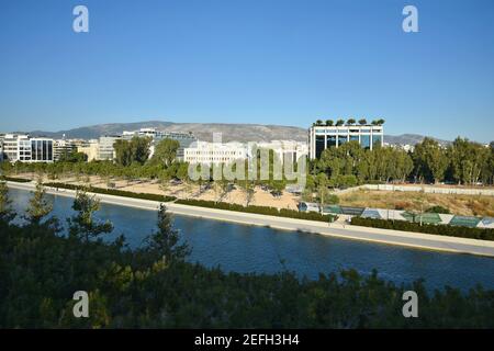 Panoramablick auf den Kanal und die Stadt vom Kulturzentrum der Stavros Niarchos Foundation in Athen, Griechenland. Stockfoto