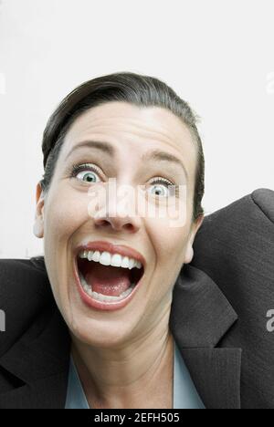 Porträt einer Geschäftsfrau schreien Stockfoto