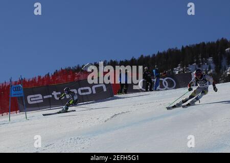 Cortina d'Ampezzo (BL, Italien. Februar 2021, 17th. Cortina d'Ampezzo (BL), Italien, Rumerlo, 17. Februar 2021, Team Schweden Silbermedaille während 2021 FIS Alpine Ski Weltmeisterschaften - Alpine Team Parallel - Alpine Ski Rennen Credit: Sergio Bisi/LPS/ZUMA Wire/Alamy Live News Stockfoto