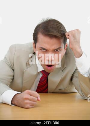 Porträt eines Geschäftsmannes schreien Stockfoto