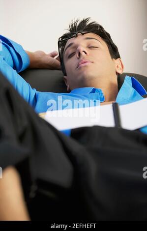 Nahaufnahme eines jungen Mannes, der schläft Stockfoto