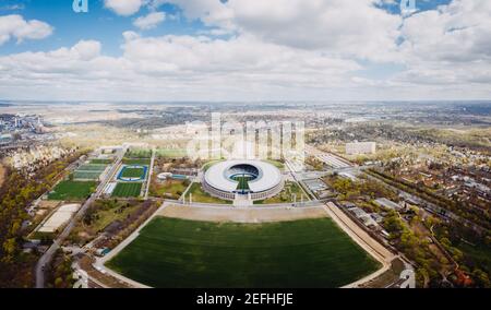 Drohnenfoto des Olympiastadions und des Olympiaparks in Berlin Stockfoto