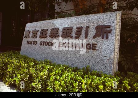 Nahaufnahme eines Schildes, Börse Tokio, Präfektur Tokio, Japan Stockfoto