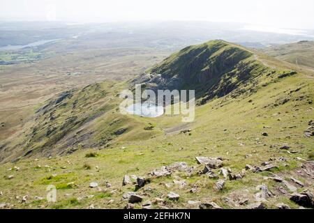 Blinder Tarn blinder Tarnsteinbruch und konistones Wasser von der aus gesehen Der Gipfel des Dow Crag Coniston Lake District Cumbria England Stockfoto