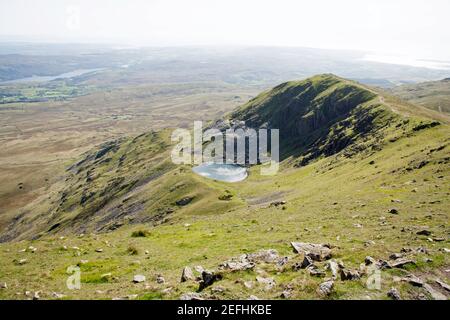 Blinder Tarn blinder Tarnsteinbruch und konistones Wasser von der aus gesehen Der Gipfel des Dow Crag Coniston Lake District Cumbria England Stockfoto