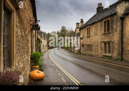 Tea Room im Castle Combe Village in Wiltshire, England Stockfoto