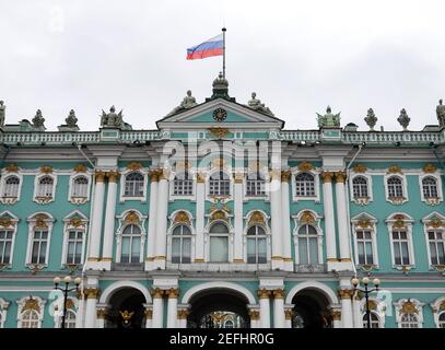 St. Petersburg, Russland. November 2019, 05th. Der Winterpalast unter einem bewölkten Himmel. Es gehört zur Sammlung des Hermitage Museums. Quelle: Jan Woitas/dpa-Zentralbild/ZB/dpa/Alamy Live News Stockfoto