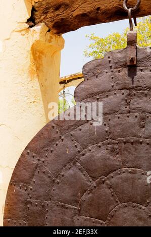 Nahaufnahme eines Metall gong, Jantar Mantar, Jaipur, Rajasthan, Indien Stockfoto