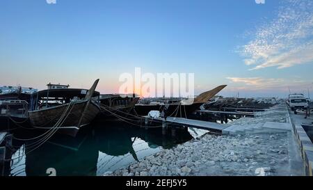 Wakra Port bei Sonnenuntergang Stockfoto