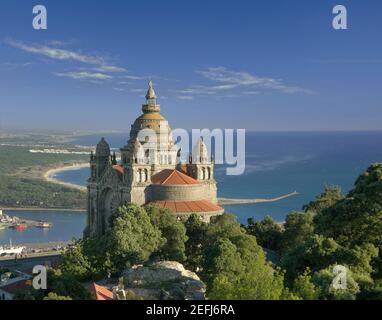 Portugal, die Costa Verde, Minho Viertel, Viana do Castelo, das Heiligtum oder die Basilika von Santa Luzia und Blick über den Fluss Lima Stockfoto