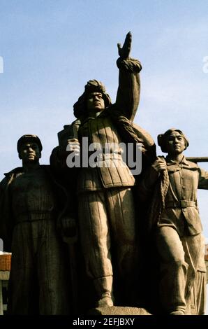 Niedrige Winkel Ansicht der Statuen, Peking, China Stockfoto