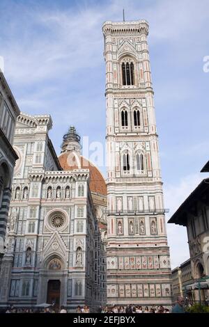 Blick auf einen Glockenturm, Duomo Santa Maria del Fiore, Florenz, Italien Stockfoto