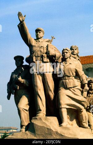 Niedrige Winkel Ansicht der Statuen, Peking, China Stockfoto