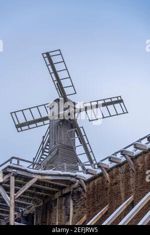 Deutschland, Sachsen-Anhalt, Schönebeck, Holzwindmühle auf der Abschlussfeier Schönebeck-Salzelmen, Deutschlands ältestem Solebabereich. Stockfoto