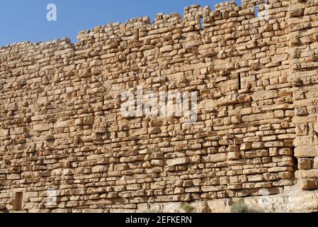 Alte Mauer der mittelalterlichen Burg Kerak in Jordanien Stockfoto
