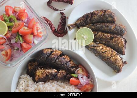 Sardinen Fry ist ein traditionelles Kerala Fischgericht zum Mittagessen serviert. Es wird in einer Luftfryer vorbereitet, so dass kein Öl zum Braten verwendet wird Stockfoto