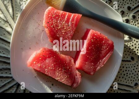 Sushi-Grade rohen Thunfisch Steaks Stockfoto