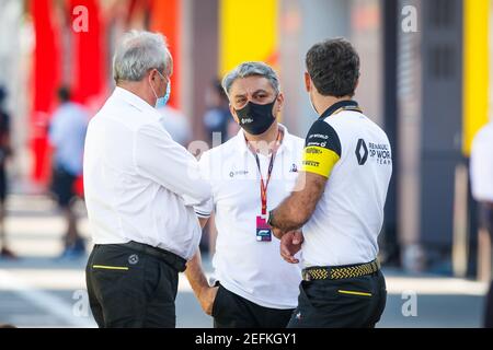 DE MEO Luca (Spa), CEO der Renault Group, STOLL Jerome (Fra), Renault F1 President, ABITEBOUL Cyril (fr), Managing Director des Renault F1 Teams, Portrait im Fahrerlager während der Formel 1 Aramco Gran Premio De Espana 2020, Spanischer Grand Prix, vom 14. Bis 16. August, 2020 auf dem Circuit de Barcelona-Catalunya, in Montmelo, bei Barcelona, Spanien - Foto Florent Gooden / DPPI Stockfoto