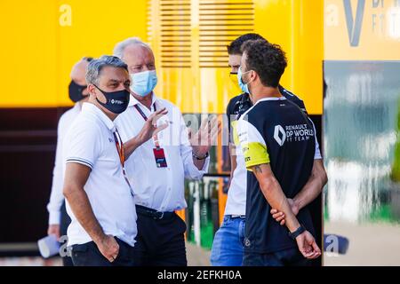 RICCIARDO Daniel (aus), Renault F1 Team RS20, OCON Esteban (Fra), Renault F1 Team RS20, DE MEO Luca (Spa), CEO der Renault Group, STOLL Jerome (Fra), Renault F1 President, Portrait im Fahrerlager während der Formel 1 Aramco Gran Premio De Espana 2020, Spanischer Grand Prix, vom 14. Bis 16. August, 2020 auf dem Circuit de Barcelona-Catalunya, in Montmelo, bei Barcelona, Spanien - Foto Florent Gooden / DPPI Stockfoto