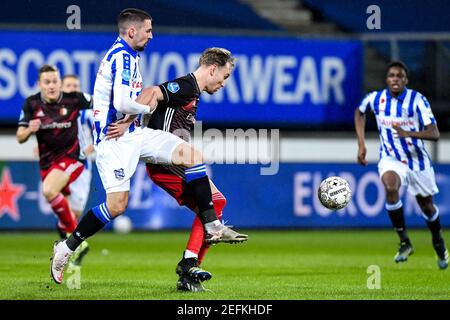 Heerenveen, Niederlande. Februar 2021, 17th. HEERENVEEN, NIEDERLANDE - FEBRUAR 17: Ibrahim Dresevic vom SC Heerenveen und Mark Diemers von Feyenoord während des TOTO KNVB Cup Spiels zwischen SC Heerenveen und Feyenoord am 17. Februar 2021 im Abe Lenstra Stadion in Heerenveen, Niederlande (Foto: Gerrit van Keulen/Orange Pictures) Credit: Orange Pics BV/Alamy Live News Stockfoto