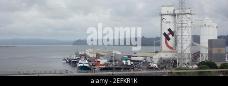 Holcim Onehunga Zementdepot. Holcim Ltd ist ein führender Zementlieferant in Neuseeland. Aufgenommen in Onehunga, Auckland, Neuseeland am 16. Dezember 2019. Stockfoto