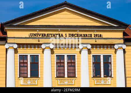 Architektonische Details, Fassade des Gebäudes der 1 Decembrie 1918 Universität, Alba Iulia, Rumänien, 2021 Stockfoto