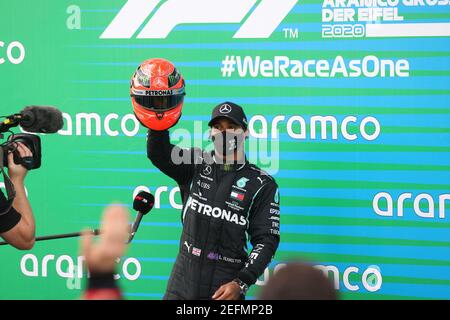 HAMILTON Lewis (gbr), Mercedes AMG F1 GP W11 Hybrid EQ Power+, Portrait mit Helm, Kaské, von Michael Schumacher während der Formel 1 Aramco Grosser Preis der Eifel 2020, Eifel Grand Prix, vom 9. Bis 11. Oktober 2020 auf dem Nürburgring, in Nürburg - Foto DPPI Stockfoto