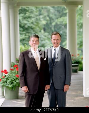 Offizielles Porträt von Präsident Ronald Reagan und Vizepräsident George H. W. Bush. Stockfoto