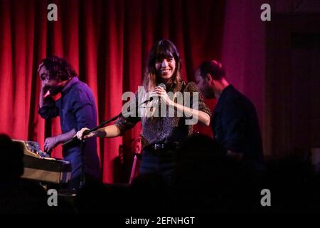 Lou Doillon und ihre Band in der Bush Hall Stockfoto