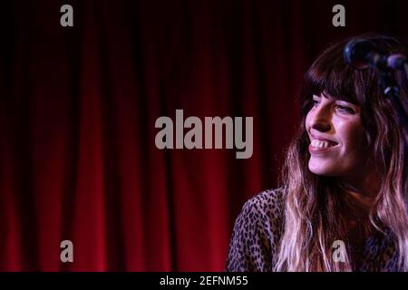 Lou Doillon und ihre Band in der Bush Hall Stockfoto