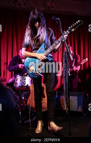 Lou Doillon und ihre Band in der Bush Hall Stockfoto