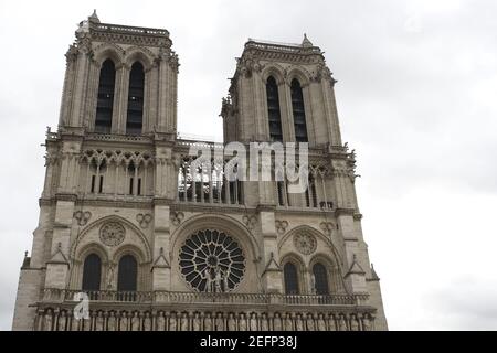 Paris, Frankreich. Februar 2021, 17th. NE DAME DE PARIS CATHEDRAL,2 Jahre nach dem Brand vom 16. April 2019 bis heute ist der Fortschritt der Restaurierungsarbeiten an der Kathedrale nicht durch die Gesundheitskrise COVID 19 verlangsamt worden, trotz zwei Aussperrungen und einer Ausgangssperre um 18 Uhr. Quelle: Pierre Stevenin/ZUMA Wire/Alamy Live News Stockfoto