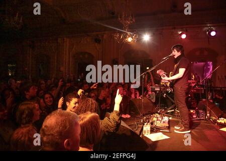 Jake Bugg und seine Band spielen das Finale ihrer vier kleinen, intimen Veranstaltungsorte in London in der Bush Hall. Stockfoto