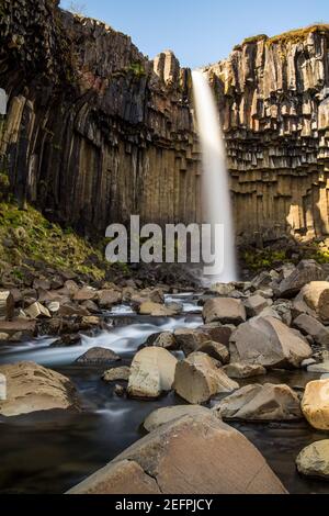 Bulb Exposition von Svartifoss Wasserfall im Skaftafell Nationalpark, Island Stockfoto