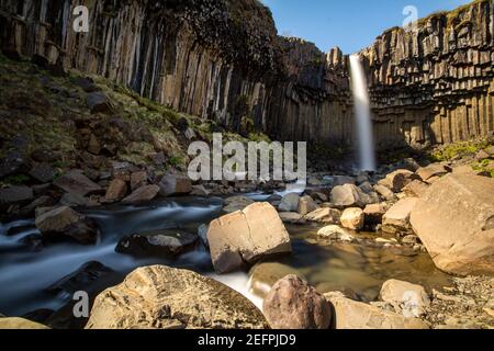 Bulb Exposition von Svartifoss Wasserfall im Skaftafell Nationalpark, Island Stockfoto