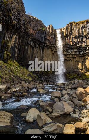 Bulb Exposition von Svartifoss Wasserfall im Skaftafell Nationalpark, Island Stockfoto