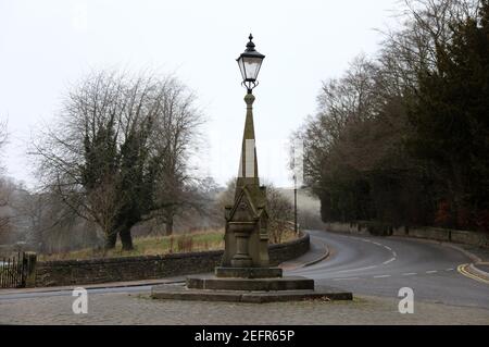 Viktorianischer Brunnen und Licht im neugotischen Stil In Bakewell Stockfoto