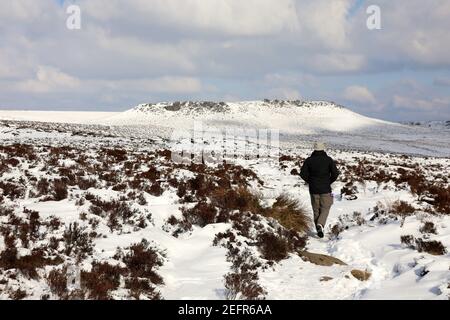 Winterwanderung zum Higger Tor über das Owler Tor in Der Peak District Stockfoto