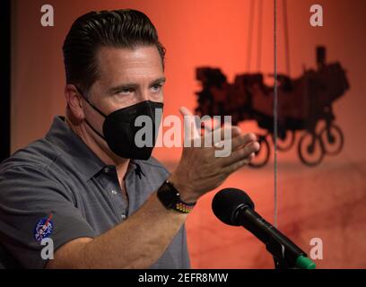 Pasadena, Vereinigte Staaten Von Amerika. Februar 2021, 16th. NASA Perseverance Chief Engineer, JPL, Adam Steltzner, bemerkt während einer NASA Perseverance Rover Mission Engineering and Technology Overview, am NASA Jet Propulsion Laboratory 16. Februar 2021 in Pasadena, Kalifornien. Der Perseverance Mars Rover soll am 18. Februar auf dem Mars landen, um nach Zeichen des alten mikrobiellen Lebens zu suchen. Quelle: Planetpix/Alamy Live News Stockfoto