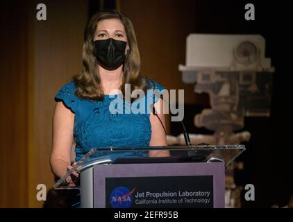 Pasadena, Vereinigte Staaten Von Amerika. Februar 2021, 16th. NASA Media Affairs Specialist, JPL, Marina Jurica, moderiert eine NASA Perseverance Rover Mission Science Overview am NASA Jet Propulsion Laboratory 16. Februar 2021 in Pasadena, Kalifornien. Der Perseverance Mars Rover soll am 18. Februar auf dem Mars landen, um nach Zeichen des alten mikrobiellen Lebens zu suchen. Quelle: Planetpix/Alamy Live News Stockfoto