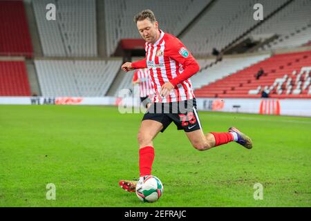 Sunderland, Großbritannien. Februar 2021, 17th. Aiden McGeady #28 von Sunderland mit dem Ball in Sunderland, UK am 2/17/2021. (Foto von Iam Burn/News Images/Sipa USA) Quelle: SIPA USA/Alamy Live News Stockfoto