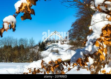 Die St. Georg-Schanze im Winter bei Winterberg im Hochsauerland in Nordrhein-Westfalen Stockfoto