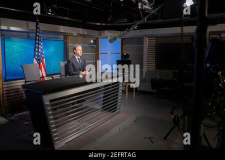 US-Außenminister Antony Blinken nimmt eine Videobotschaft des Außenministeriums Harry S. Truman Building am 16. Februar 2021 in Washington, DC auf. Stockfoto