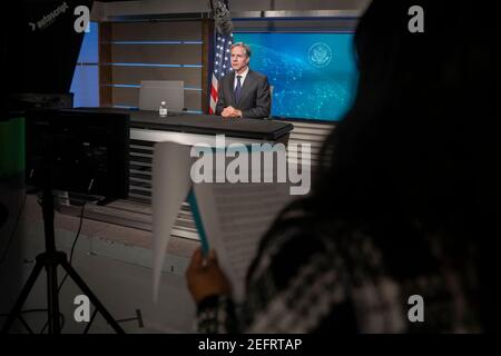 US-Außenminister Antony Blinken nimmt eine Videobotschaft des Außenministeriums Harry S. Truman Building am 16. Februar 2021 in Washington, DC auf. Stockfoto