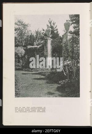 Eines der zwei Tore-Garten am Beacon Hill House, Newport Residenz von Arthur Curtis James, Esq. Olmsted Brothers, Landschaftsarchitekten Stockfoto