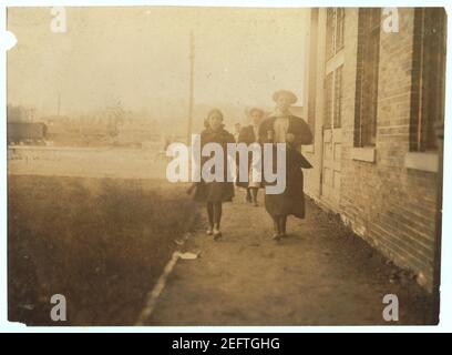 Eine der jüngsten Mädchen in Braun Schuh Fabrik arbeiten, (Eva Robinson, anscheinend 11 oder 12). Stockfoto